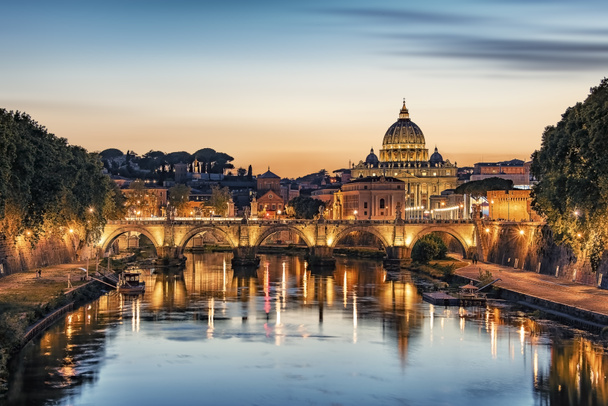 Róma városa naplementekor. - Fotó, kép