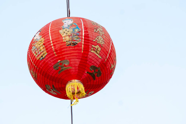 タイの中国寺院の装飾として中国の赤い提灯. - 写真・画像