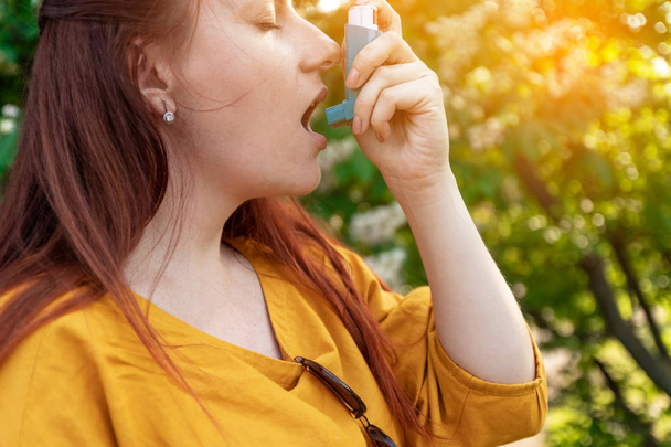 Inalatore per eliminare lo spasmo dell'asma
 - Foto, immagini