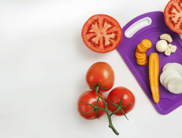 Composition tomates, oignon, ail et carotte, Vue de dessus
 - Photo, image