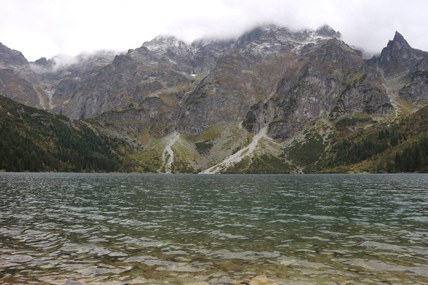 Sea Eye o Eye of the Sea (Morskie Oko) è il più grande e il quarto lago più profondo dei Monti Tatra. Polonia
. - Foto, immagini