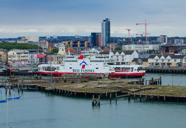 Vörös csatorna Ferry Southampton - Fotó, kép