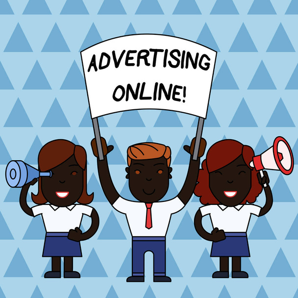 Szöveges jel mutatja reklám online. Konceptuális fotó marketing stratégia, amely magában foglalja a használata az Internet emberek üres banner, Megaphone és Spy Glass békés demonstráció. - Fotó, kép