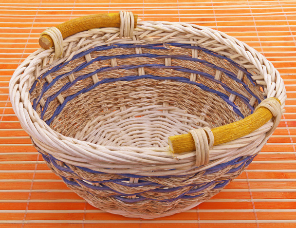 Плетеная корзина
 - Фото, изображение