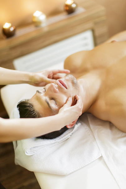 Massaggio facciale
 - Foto, immagini