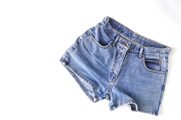 Модные короткие джинсовые штаны для женщин
 - Фото, изображение