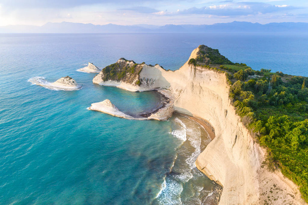 Gyönyörű kilátás nyílik a Cape Drastis, Korfu, Görögország - Fotó, kép