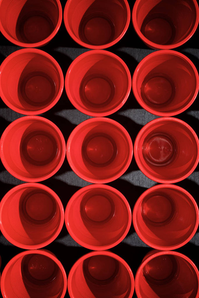 Beber vasos de plástico
 - Foto, Imagen