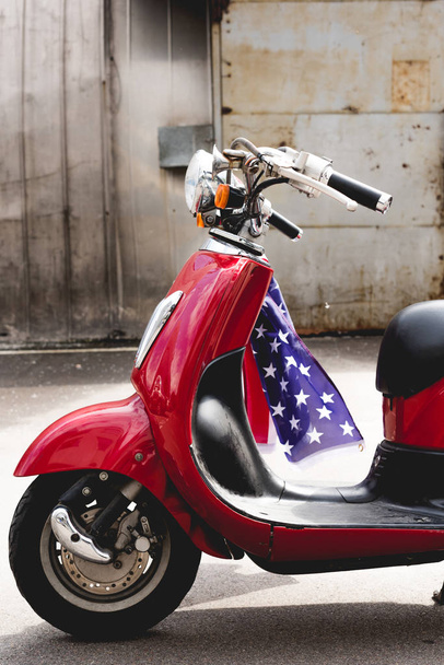 side view of red vwith American flag on handle  - 写真・画像