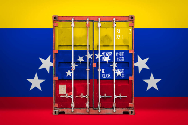  das Konzept der venezuela Export-Import, Containertransport und nationale Lieferung von Waren. der Transportbehälter mit der venezuelanischen Nationalflagge, Ansicht Vorderseite - Foto, Bild