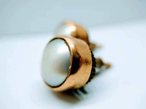 Fül-gyűrűk izolált fehér háttér - Fotó, kép