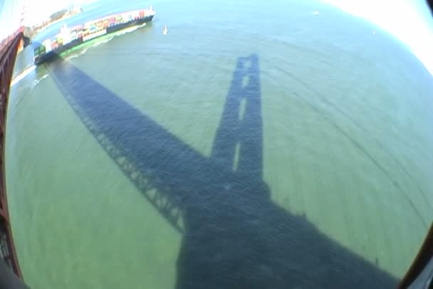Golden Gate Sombra
 - Filmagem, Vídeo