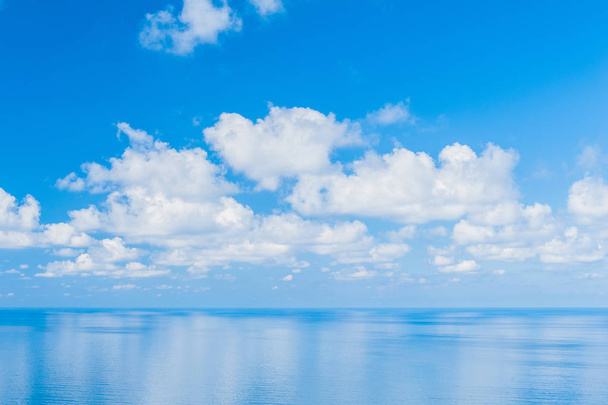 Océan Pacifique - Vue sur un ciel magnifique avec une mer bleu clair
 - Photo, image