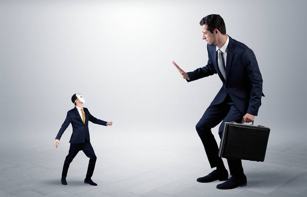 Conflict between small and big businessman - Zdjęcie, obraz