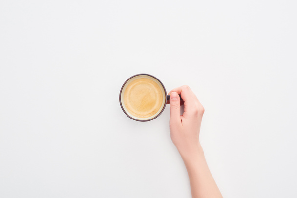 przycięte widok kobiety trzyma filiżankę kawy na białym tle - Zdjęcie, obraz