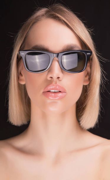 Trendy sunglasses on sexy blonde model. - Zdjęcie, obraz