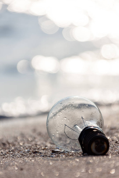 The sea, the light bulb and the thought. - Фото, зображення