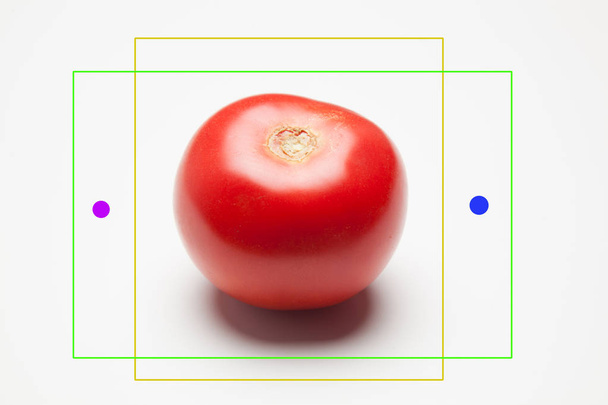 tomate, Sano y minimalizálni de színes Rojo sobre Fondo Blanco - Fotó, kép