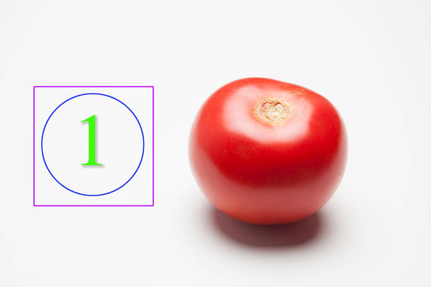 tomate, Sano y saludable de Color Rojo sobre fondo blanco - Foto, afbeelding