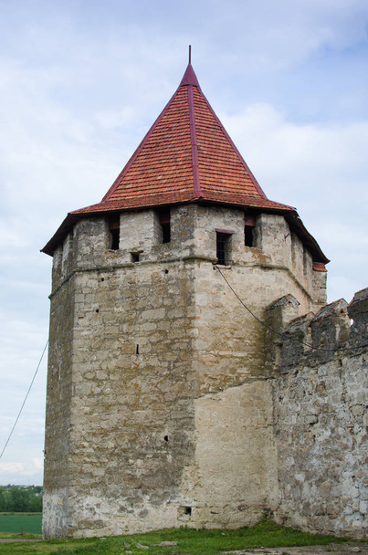 Antigua fortaleza en el río Dniester en la ciudad de Bender
, - Foto, Imagen
