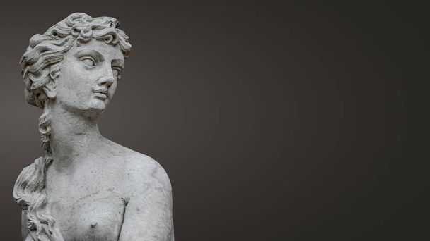 Estatua de la antigua sensual mujer de la Era Renacentista desnuda en Potsdam
 - Foto, imagen