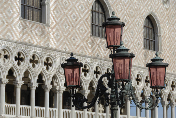 El famoso Palacio Ducal en la Plaza San Marco de Venecia, Italia
 - Foto, Imagen