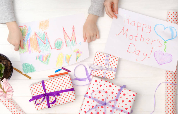 Greeting cards and presents for mothers day - Foto, immagini
