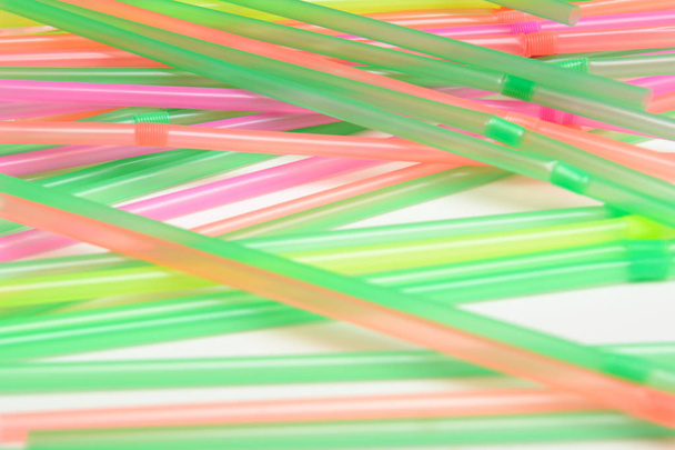 Пластиковые соломинки, одноразовое использование пластиковой соломы
 - Фото, изображение