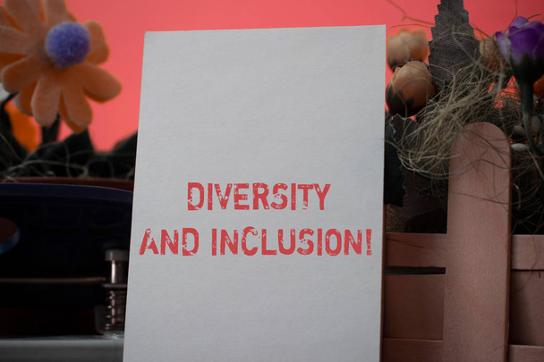 Textvielfalt und Inklusion. Geschäftskonzept für Reichweitenunterschied umfasst ethnische Zugehörigkeit Geschlecht. - Foto, Bild
