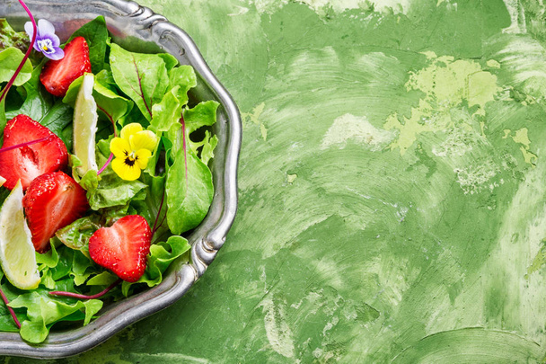 frischer Erdbeersalat - Foto, Bild