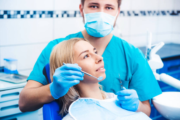 Dentist examinating girl - Fotoğraf, Görsel