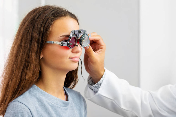 Doctor holding special eye equipment - Foto, Bild