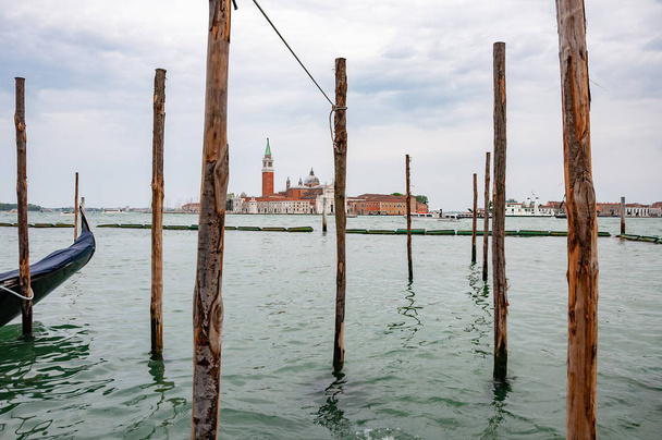 Venezia, Italy, 22.4.2019: Venice panorama view to Church of San Giorgio Maggiore with gondolas. Water canal in Venice - Foto, imagen