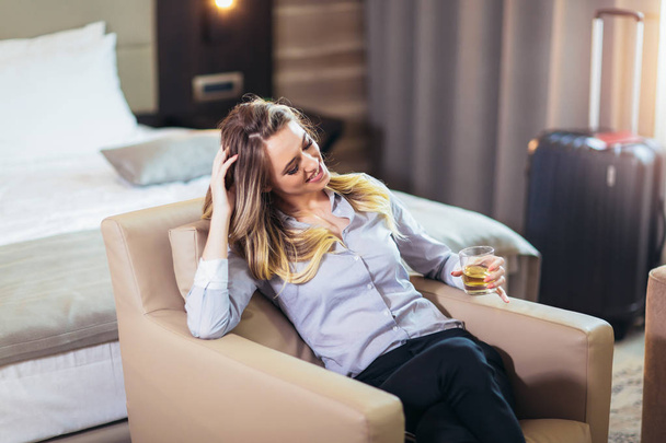 Young attractive businesswoman in hotel room - Foto, immagini