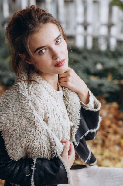 beautiful  Woman in sweater  in  Autumn Garden  - Foto, Bild