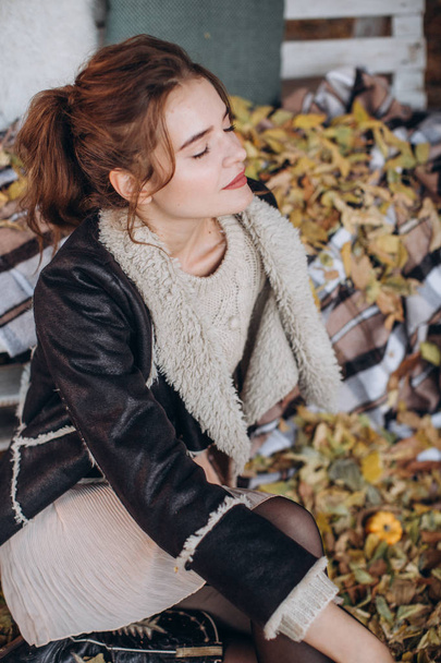 beautiful  Woman in  Autumn Garden  - Zdjęcie, obraz