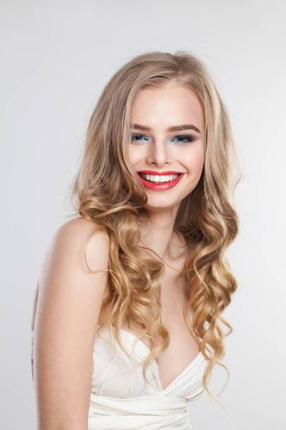 Portrait of perfect happy woman. Cheerful blonde girl smiling - Foto, imagen