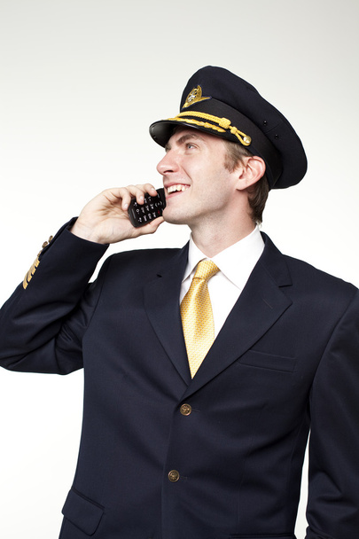 νεαρός άνδρας με τη μορφή ενός πιλοτικού αεροπλάνο επιβατών - Φωτογραφία, εικόνα