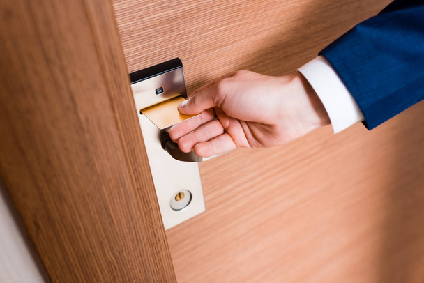 cropped view of man using hotel card while opening door  - Fotoğraf, Görsel