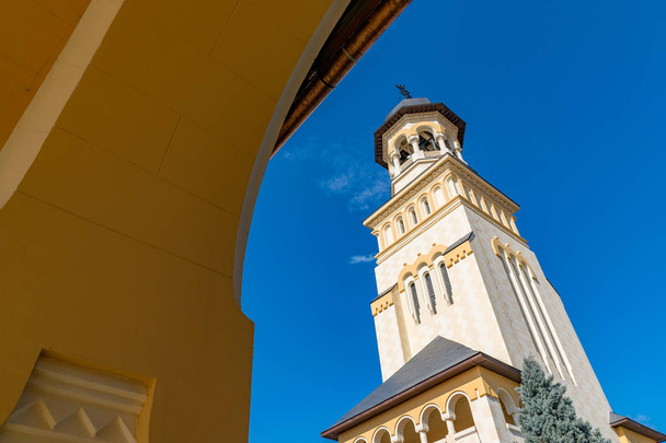 Krásný pohled na katedrálu sjednocení korunovačního zvonku - Fotografie, Obrázek
