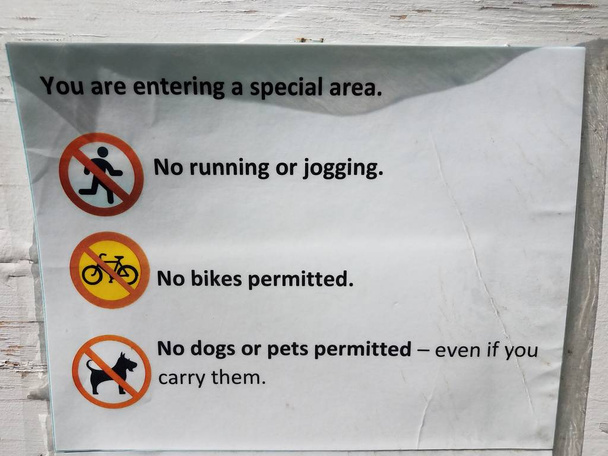 Özel bir alana giriyorsanız koşmak ya da koşmak yasaktır. - Fotoğraf, Görsel