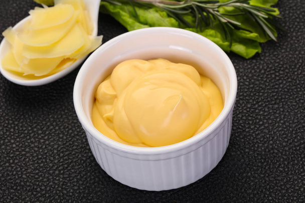 Сырный соус в миске
 - Фото, изображение