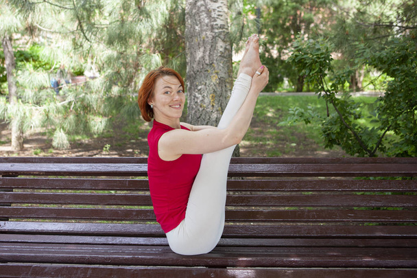 Yoga woman doing morning exercise, healthy woman - Foto, Imagen