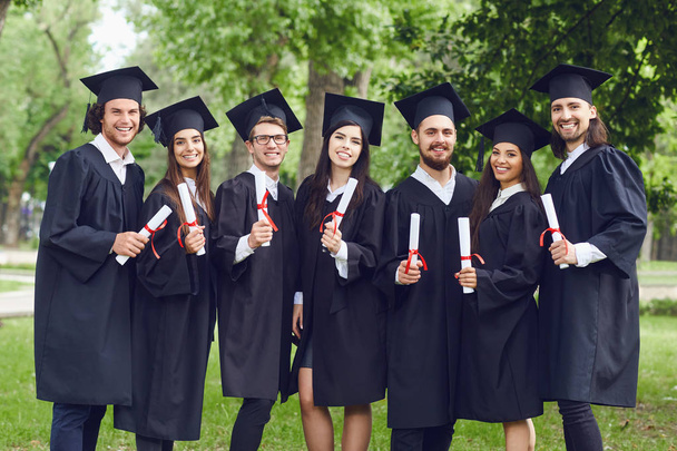 A group of graduates smiling - Valokuva, kuva