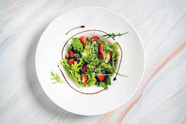 healthy salad with strawberries and arugula  - Фото, зображення