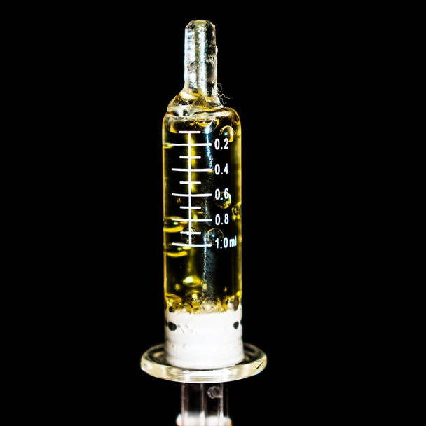 Маріупольська олія концепція залежності та охорони здоров'я
. - Фото, зображення