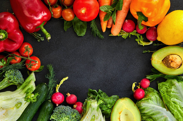 Ιδέα για υγιεινά φαγητά, φρέσκα λαχανικά και φρούτα. - Φωτογραφία, εικόνα