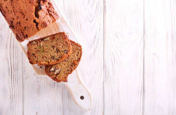 Zucchini loaf with nuts and raisin, sliced  - Foto, Imagem