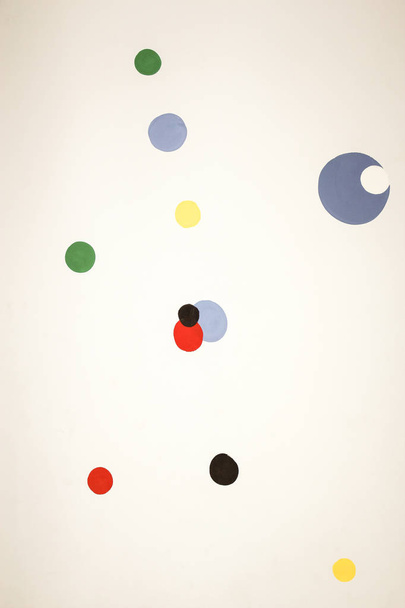 Изображение цветных кругов на сером фоне
 - Фото, изображение