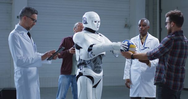 Naukowcy badają ruch ręki robotów humanoidalnych - Zdjęcie, obraz